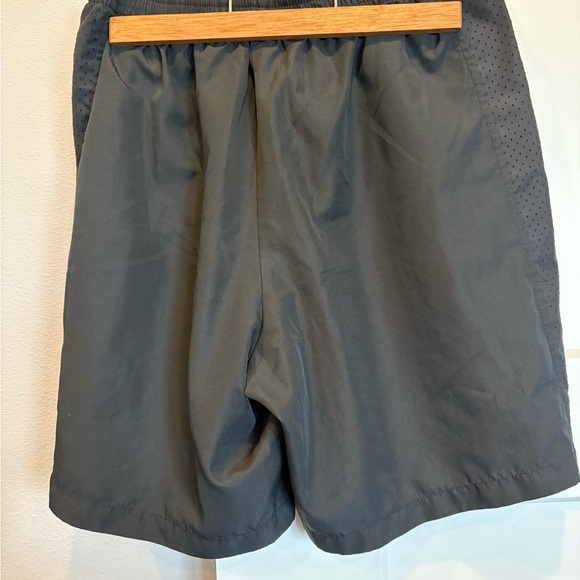 Champion Men’s Shorts. Small - Picture 2 of 4